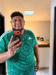 Rui Luis Ventura Guzmán con iPhone 17 Pro Max 256GB Naranja — Actualización de Plan Telcel en eXpertoTelceL.com