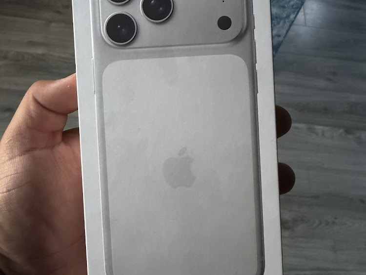 Entrega de equipo iPhone 17 Pro max en CDMX de Experto Telcel